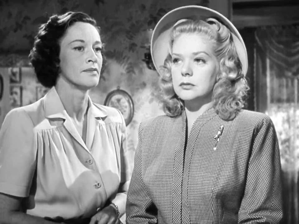 Clara (Anne Revere) and her sister June (Alice Faye)